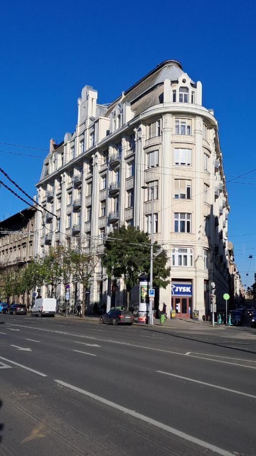 Superior Budapest Centrum Basilica Exteriör bild