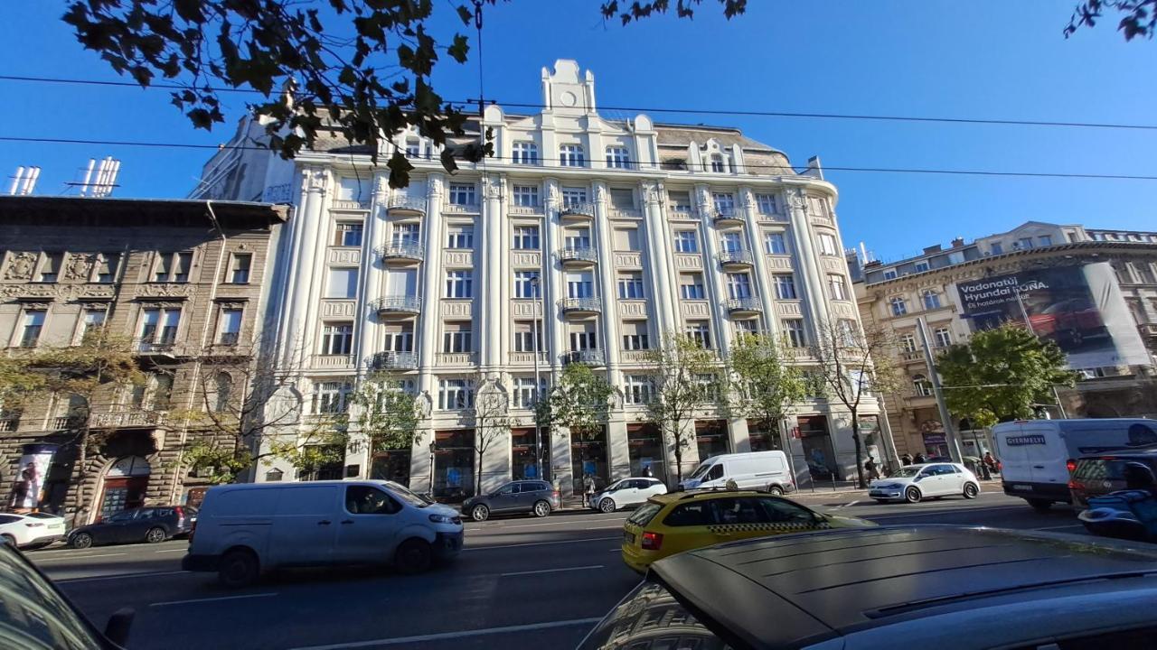 Superior Budapest Centrum Basilica Exteriör bild